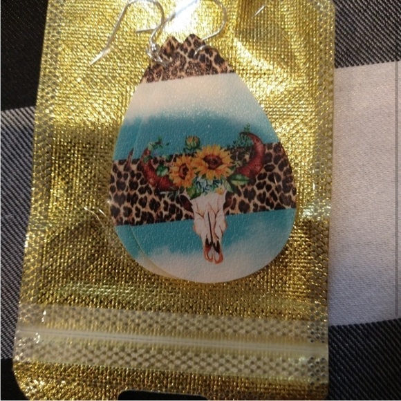 Big Faux Leather Fishhook Earrings w/ Longhorn design - Picture 1 of 1